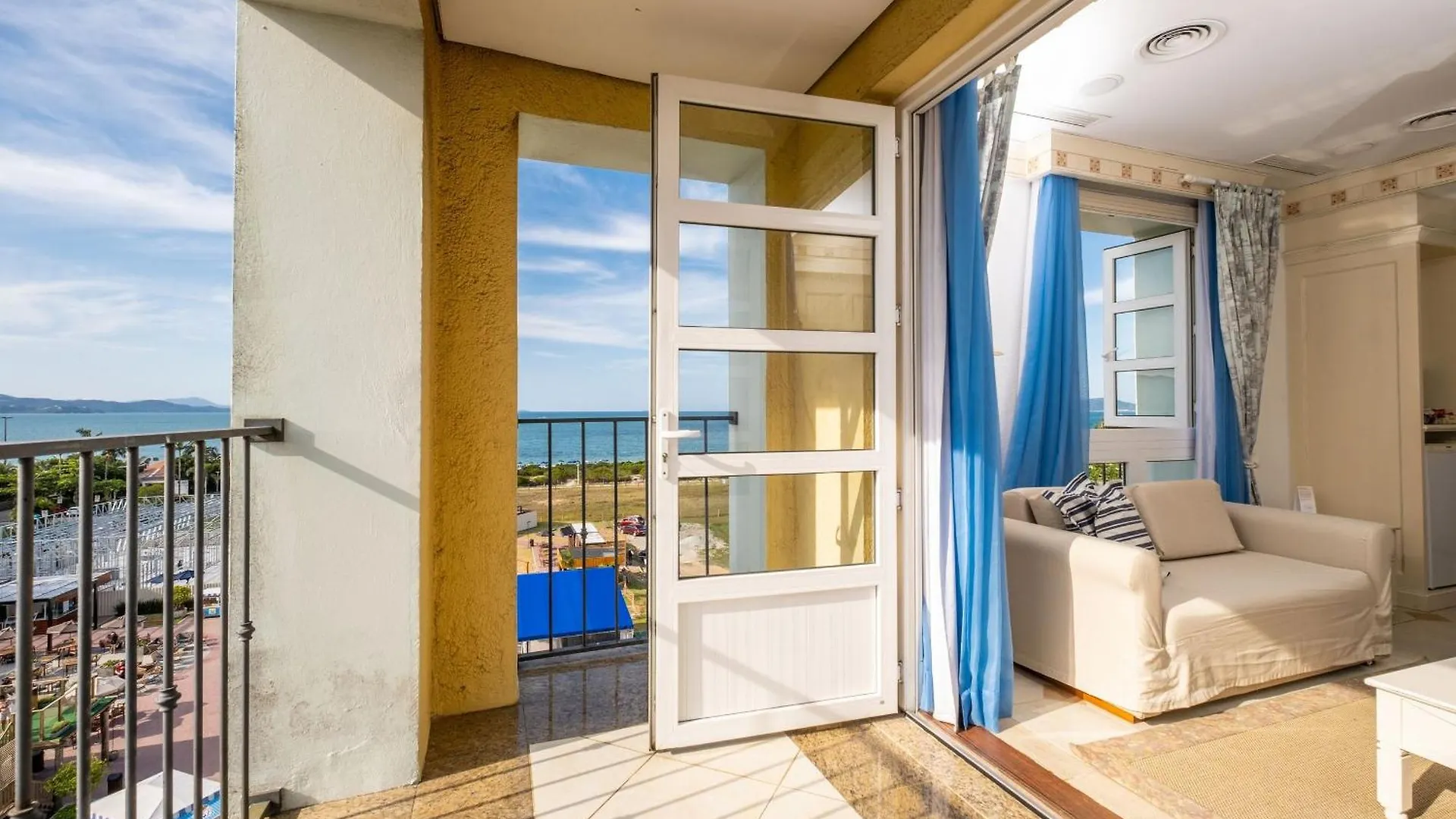 Suite Com Vista Para Praia Dentro De Hotel - Seazone Ilctop Florianopolis Resort
