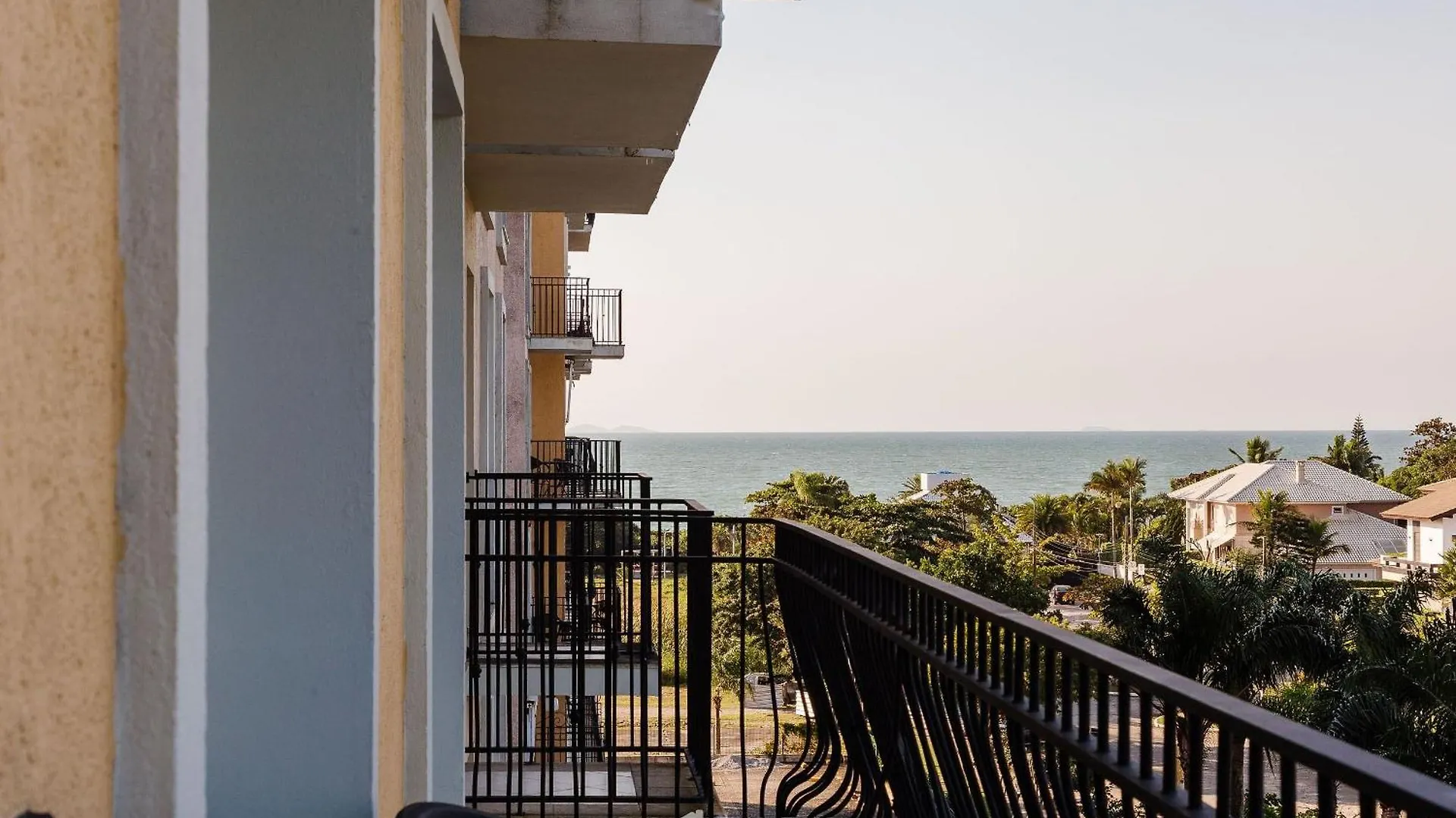 Suite Com Vista Para Praia Dentro De Hotel - Seazone Ilctop Florianopolis Brazil
