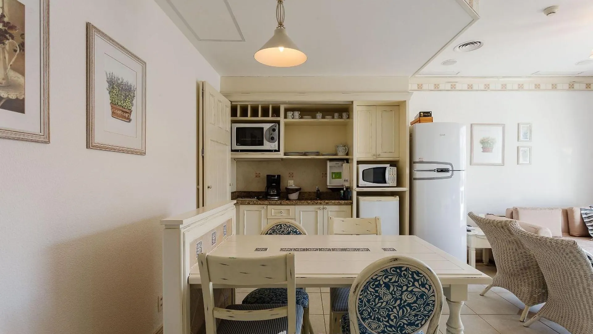 Suite Com Vista Para Praia Dentro De Hotel - Seazone Ilctop Florianopolis Brazil