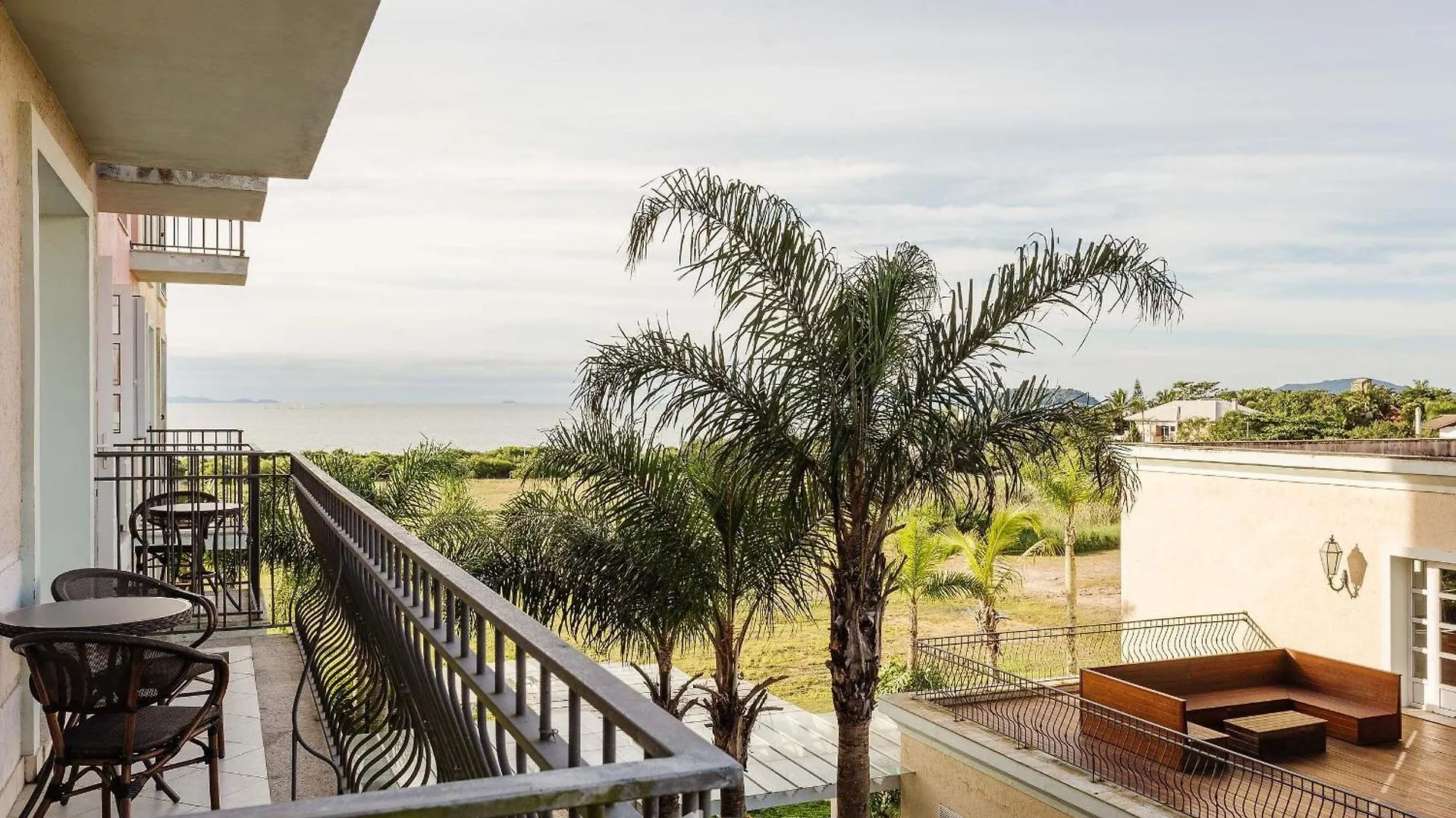 Üdülőközpont Suite Com Vista Para Praia Dentro De Hotel - Seazone Ilctop Florianópolis Brazília